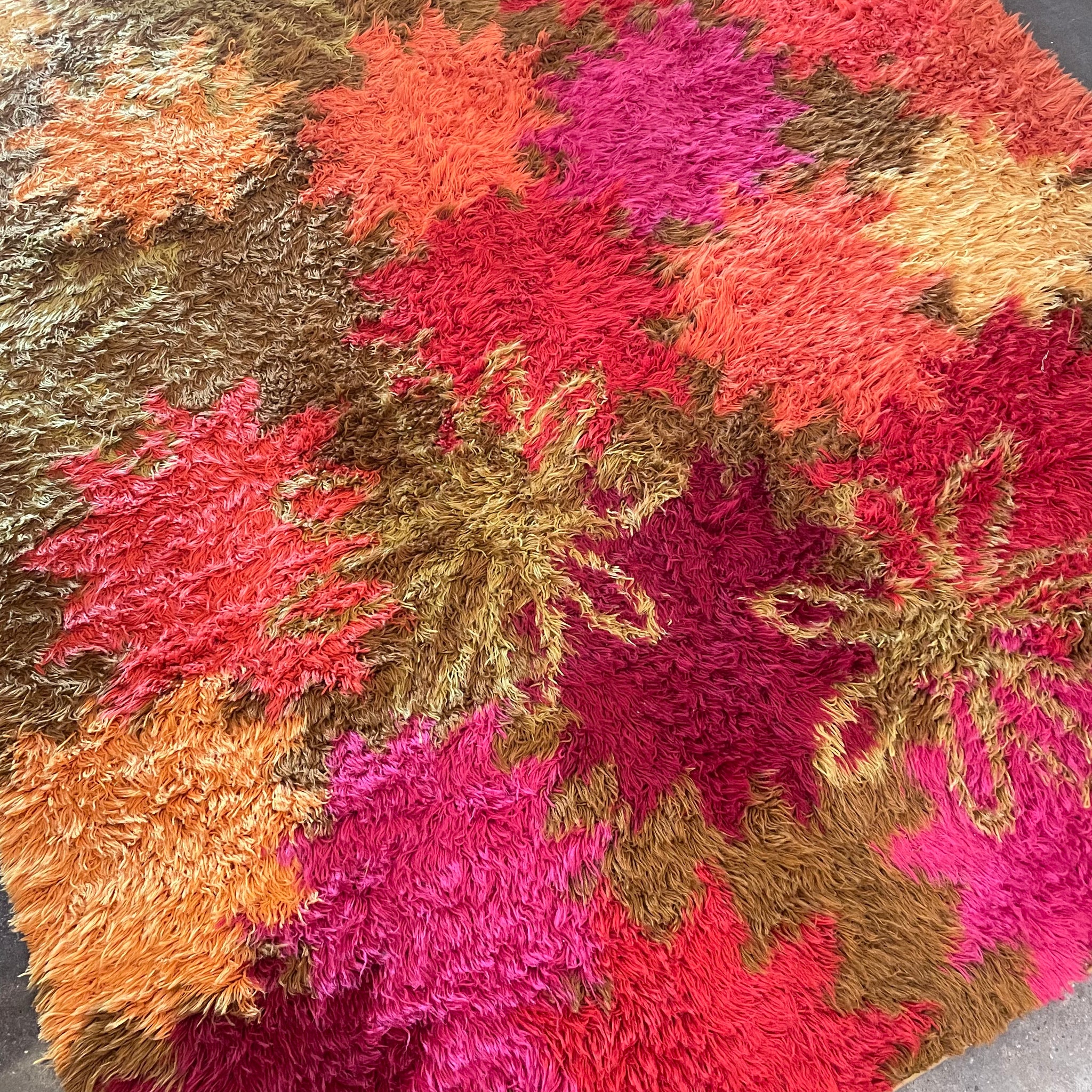 1970’s Floral Shag Rug - 5’6” x 8’7” Rugs CANDID HOME   
