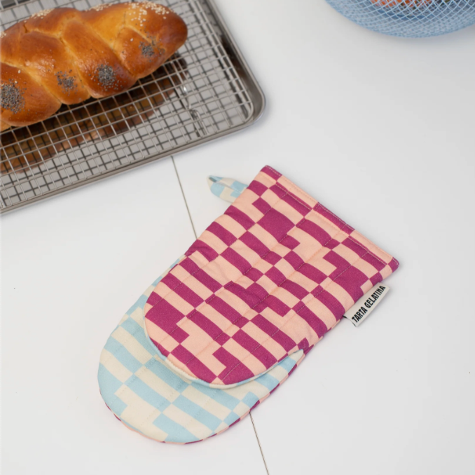 Oven Mitt by Tarta Gelatina oven mitt TARTA GELATINA Berry Jam: Blue/Burgundy