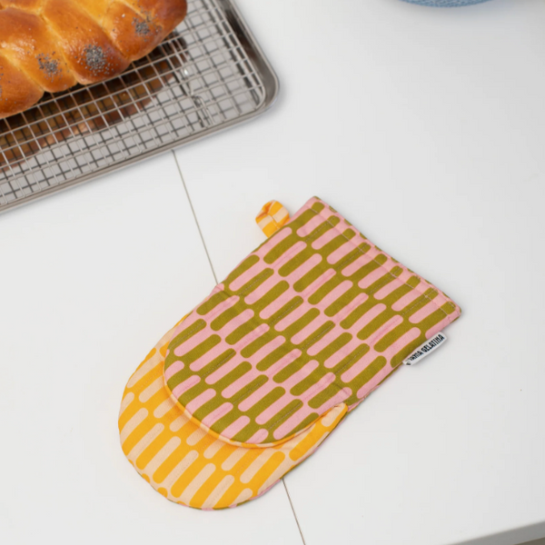 Oven Mitt by Tarta Gelatina oven mitt TARTA GELATINA French Fry: Pink/Yellow