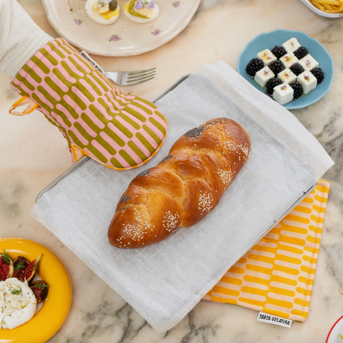 Oven Mitt by Tarta Gelatina