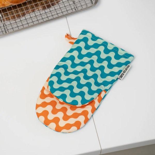 Oven Mitt by Tarta Gelatina oven mitt TARTA GELATINA Cookie Dough: Orange/Blue