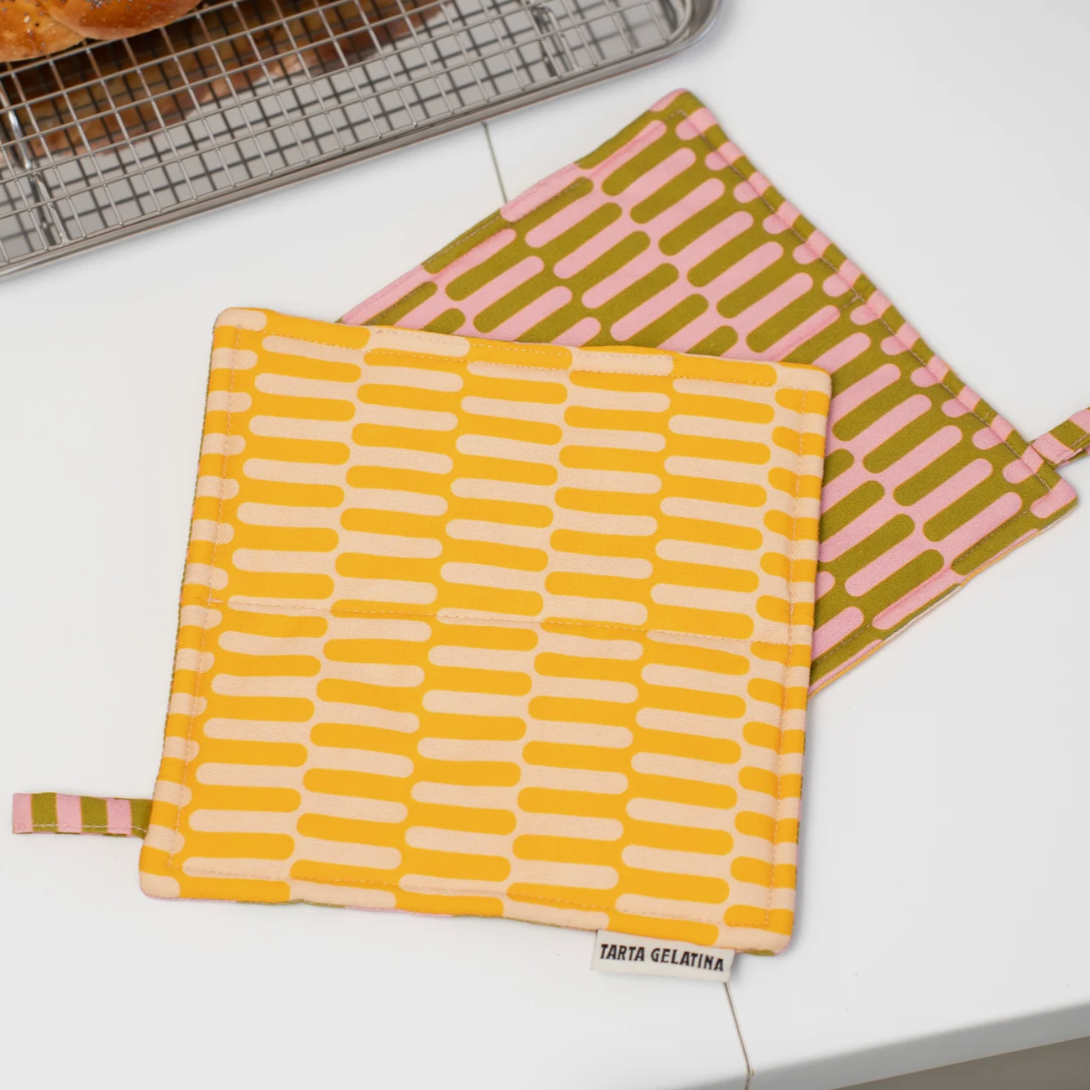 Pot Holder by Tarta Gelatina pot holder TARTA GELATINA French Fry: Pink/Yellow
