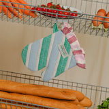 Ruffled Oven Mitt by Tarta Gelatina